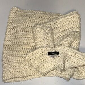 La Hearts Cream Knit Scarf